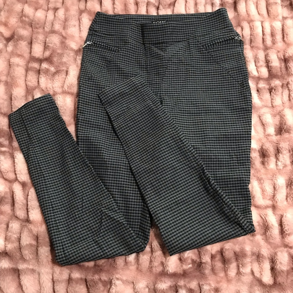 Women’s Size S Soho Black and Grey Gingham Print Unique Pants